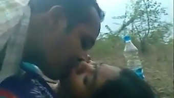 Desi Babe Has Outdoor Sex In The Heat