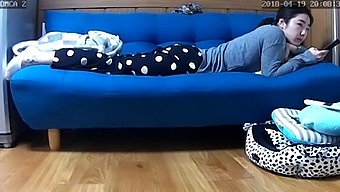 Amateur Korean Webcam Model Caught In Compromising Position