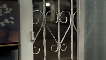 Ζεστή Εφηβική Πίπα Και Ώριμη Γυναίκα Σε Άγριο Τρίο