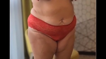Amateur Lady Enjoys Solo Fingering And Female Ejaculation